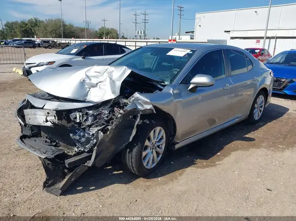 4T1B11HKXKU256820 2019 TOYOTA CAMRY - Image 2