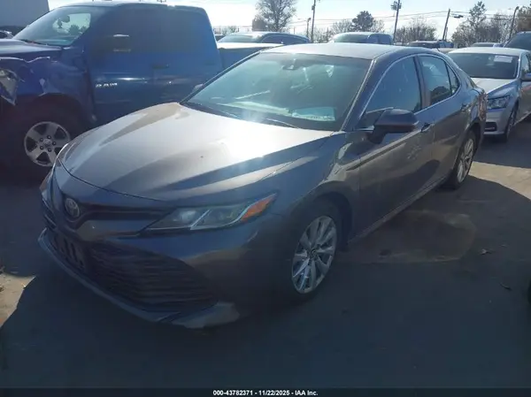 4T1B11HKXKU257188 2019 TOYOTA CAMRY - Image 2