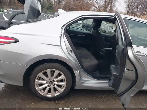 4T1B11HKXKU258566 2019 TOYOTA CAMRY - Image 8