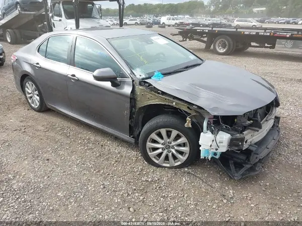 4T1B11HKXKU260141 2019 TOYOTA CAMRY - Image 1