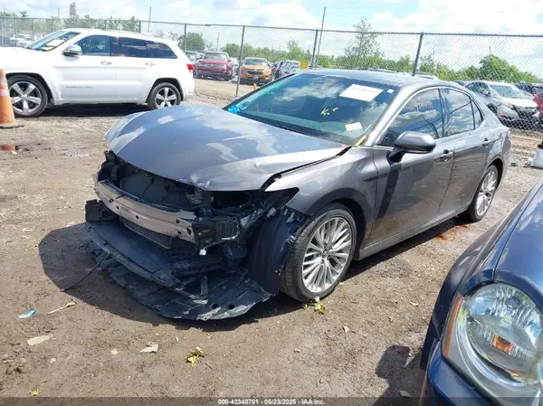 4T1B11HKXKU261063 2019 TOYOTA CAMRY - Image 2
