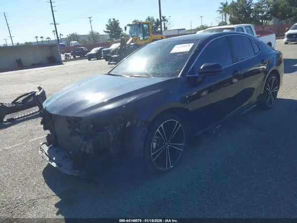 4T1B11HKXKU262262 2019 TOYOTA CAMRY - Image 2