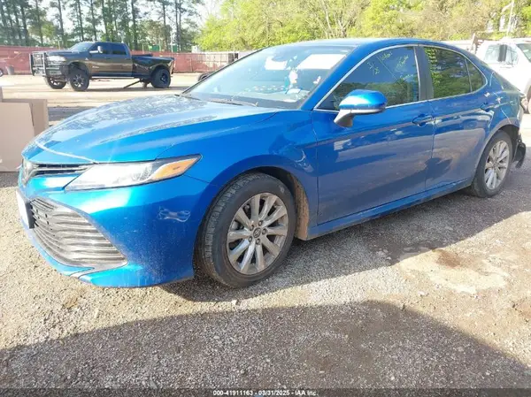4T1B11HKXKU268837 2019 TOYOTA CAMRY - Image 2