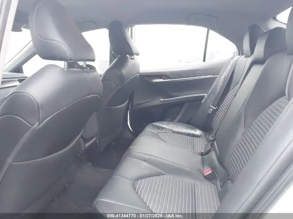 4T1B11HKXKU282883 2019 TOYOTA CAMRY - Image 8