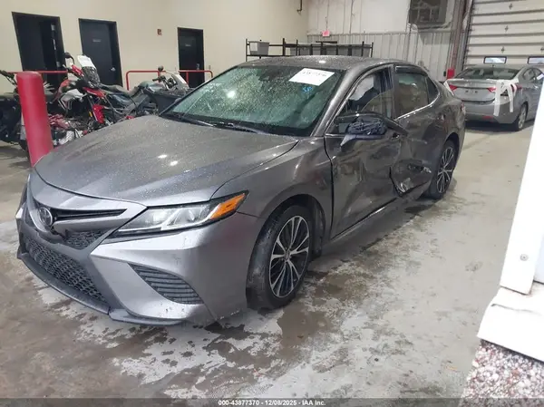 4T1B11HKXKU293768 2019 TOYOTA CAMRY - Image 2