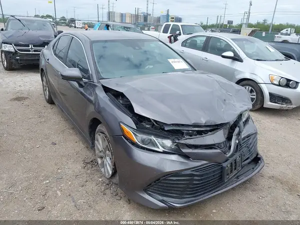 4T1B11HKXKU679347 2019 TOYOTA CAMRY - Image 1