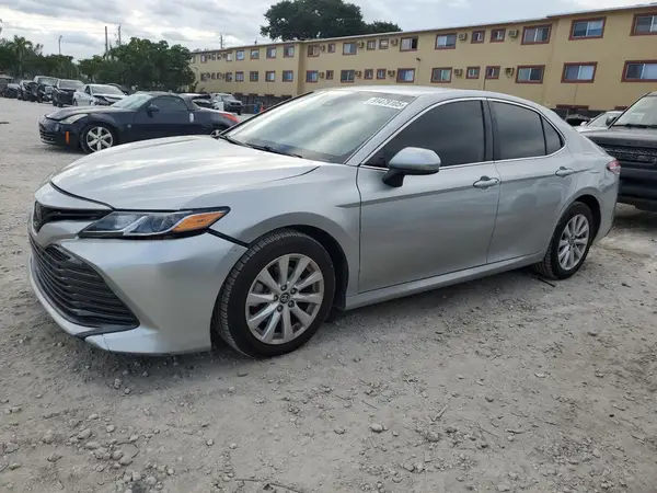 4T1B11HKXKU685679 2019 TOYOTA CAMRY - Image 1