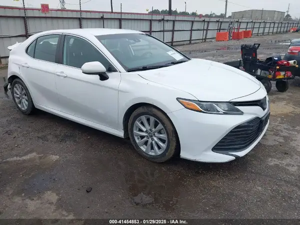 4T1B11HKXKU694852 2019 TOYOTA CAMRY - Image 1