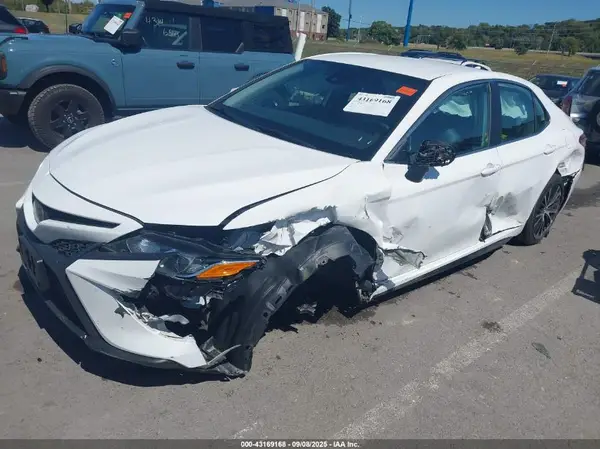 4T1B11HKXKU698299 2019 TOYOTA CAMRY - Image 2