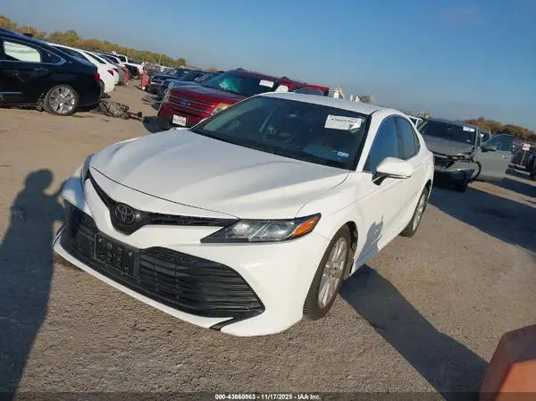 4T1B11HKXKU707437 2019 TOYOTA CAMRY - Image 2