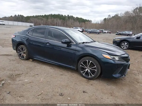 4T1B11HKXKU713268 2019 TOYOTA CAMRY - Image 1
