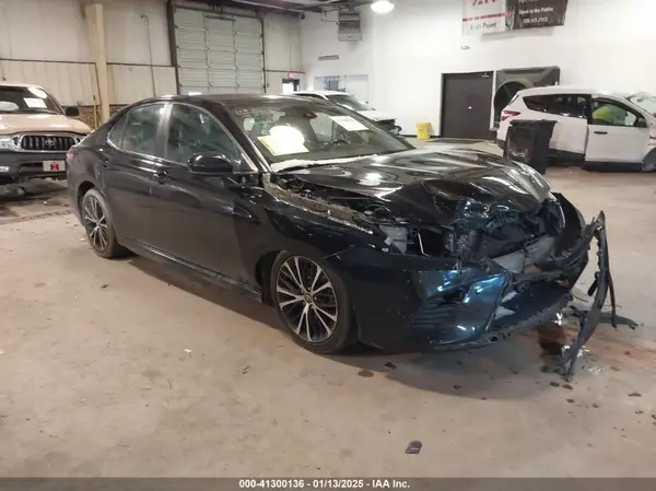 4T1B11HKXKU718695 2019 TOYOTA CAMRY - Image 1