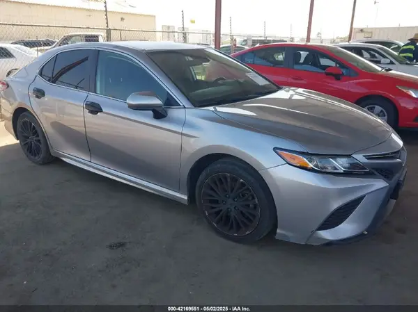 4T1B11HKXKU727705 2019 TOYOTA CAMRY - Image 1