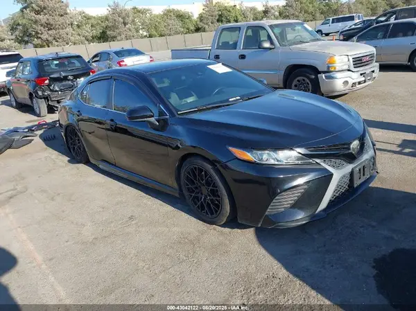 4T1B11HKXKU732161 2019 TOYOTA CAMRY - Image 1