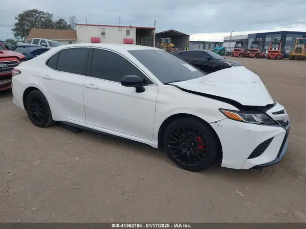 4T1B11HKXKU739076 2019 TOYOTA CAMRY - Image 1