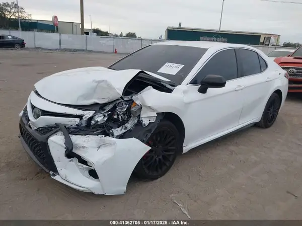 4T1B11HKXKU739076 2019 TOYOTA CAMRY - Image 2