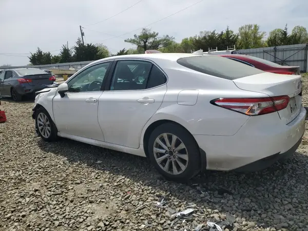 4T1B11HKXKU745444 2019 TOYOTA CAMRY - Image 2