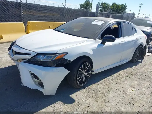 4T1B11HKXKU745704 2019 TOYOTA CAMRY - Image 2