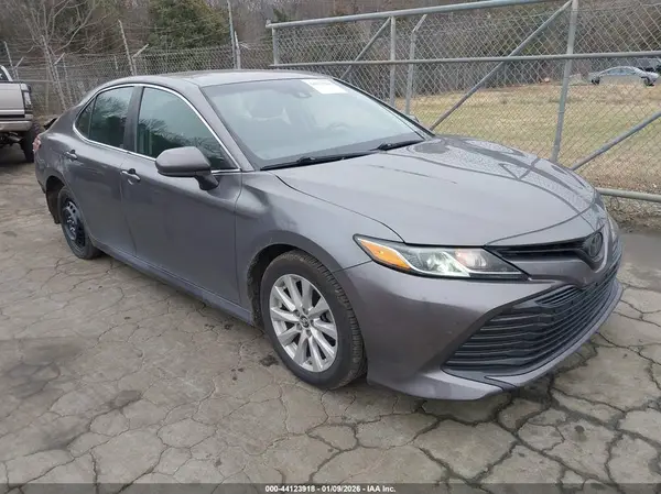 4T1B11HKXKU748537 2019 TOYOTA CAMRY - Image 1