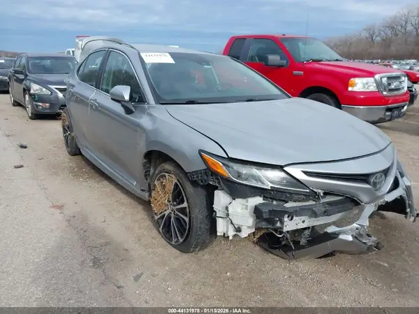 4T1B11HKXKU759702 2019 TOYOTA CAMRY - Image 1