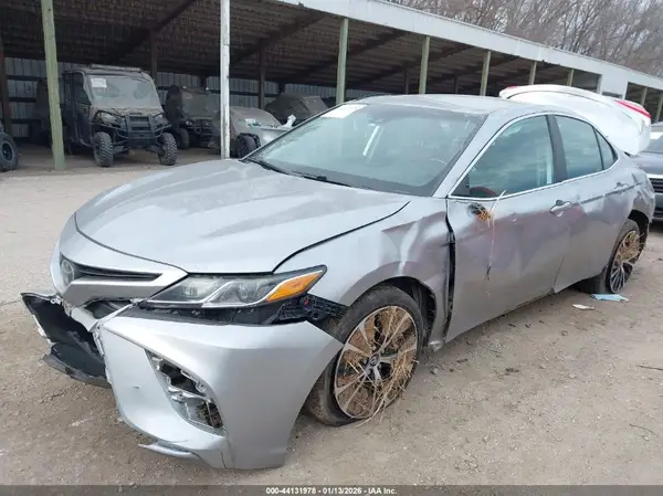 4T1B11HKXKU759702 2019 TOYOTA CAMRY - Image 2