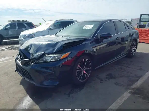 4T1B11HKXKU760042 2019 TOYOTA CAMRY - Image 2