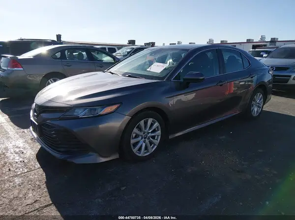 4T1B11HKXKU762664 2019 TOYOTA CAMRY - Image 2
