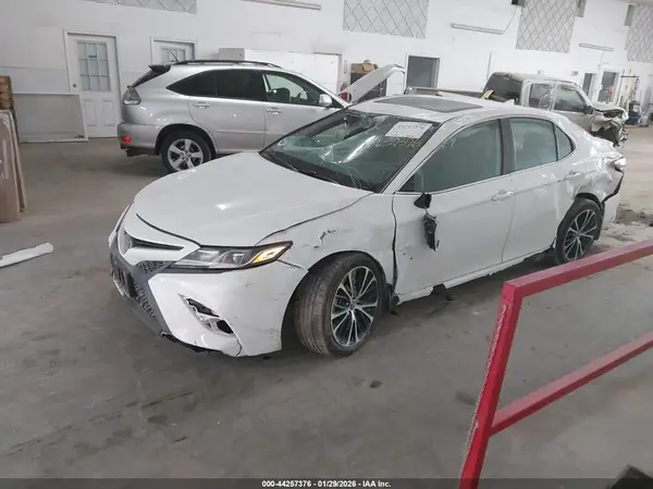 4T1B11HKXKU767587 2019 TOYOTA CAMRY - Image 2