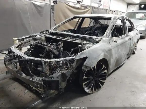 4T1B11HKXKU782476 2019 TOYOTA CAMRY - Image 2