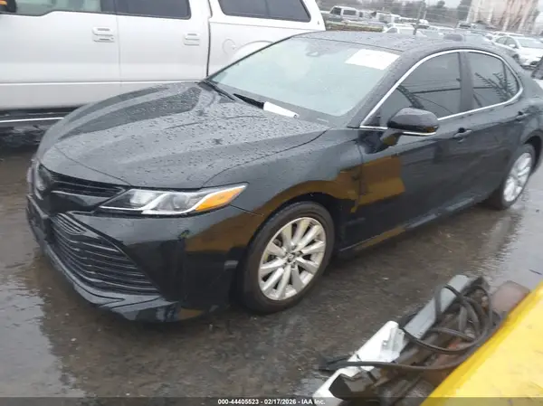 4T1B11HKXKU797303 2019 TOYOTA CAMRY - Image 2