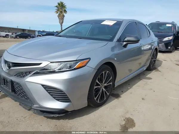 4T1B11HKXKU804248 2019 TOYOTA CAMRY - Image 2