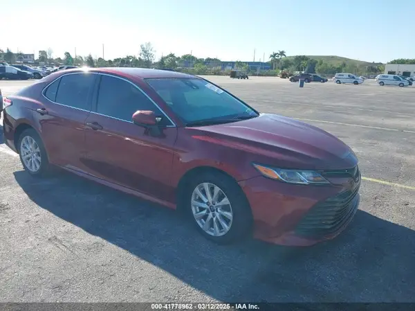 4T1B11HKXKU804864 2019 TOYOTA CAMRY - Image 1