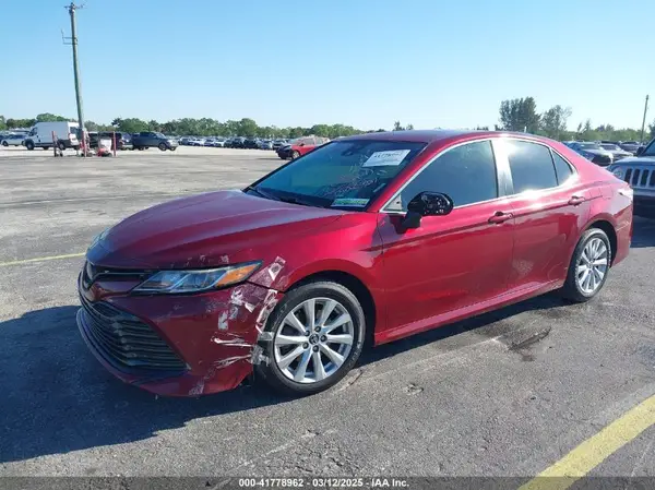 4T1B11HKXKU804864 2019 TOYOTA CAMRY - Image 2