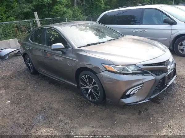 4T1B11HKXKU806100 2019 TOYOTA CAMRY - Image 1