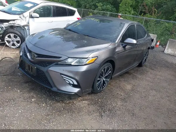 4T1B11HKXKU806100 2019 TOYOTA CAMRY - Image 2