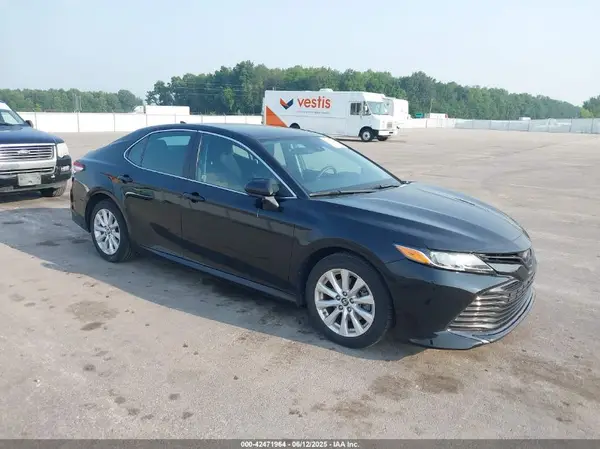4T1B11HKXKU807912 2019 TOYOTA CAMRY - Image 1