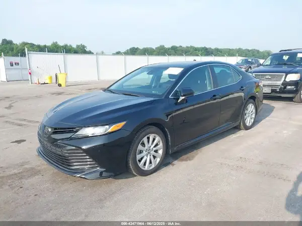 4T1B11HKXKU807912 2019 TOYOTA CAMRY - Image 2