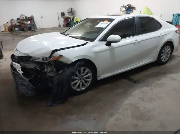 4T1B11HKXKU808767 2019 TOYOTA CAMRY - Image 2