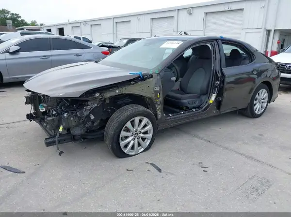 4T1B11HKXKU818442 2019 TOYOTA CAMRY - Image 2