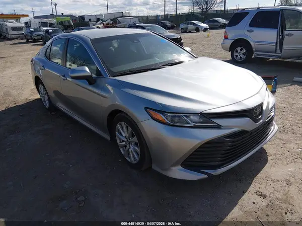 4T1B11HKXKU822684 2019 TOYOTA CAMRY - Image 1