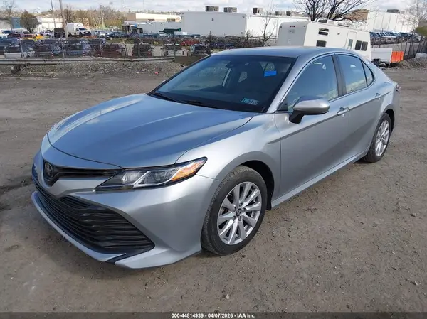 4T1B11HKXKU822684 2019 TOYOTA CAMRY - Image 2