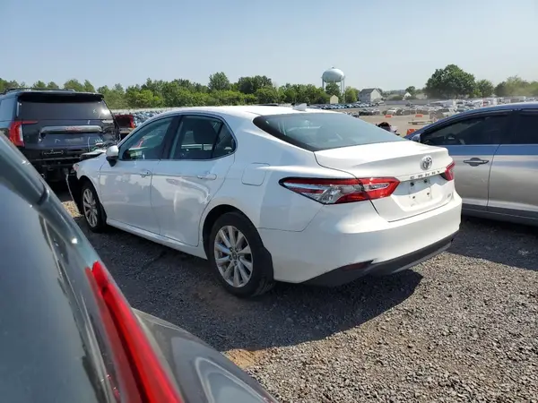4T1B11HKXKU822944 2019 TOYOTA CAMRY - Image 2