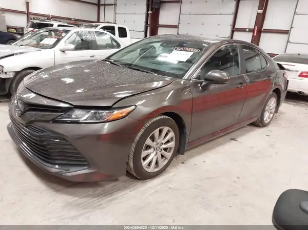 4T1B11HKXKU825794 2019 TOYOTA CAMRY - Image 2
