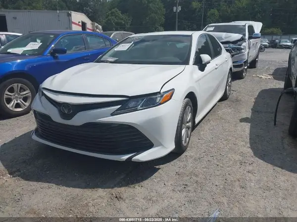4T1B11HKXKU840389 2019 TOYOTA CAMRY - Image 2