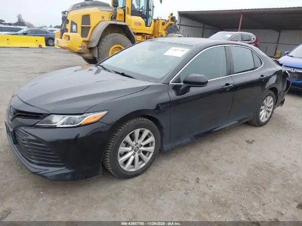 4T1B11HKXKU848928 2019 TOYOTA CAMRY - Image 2