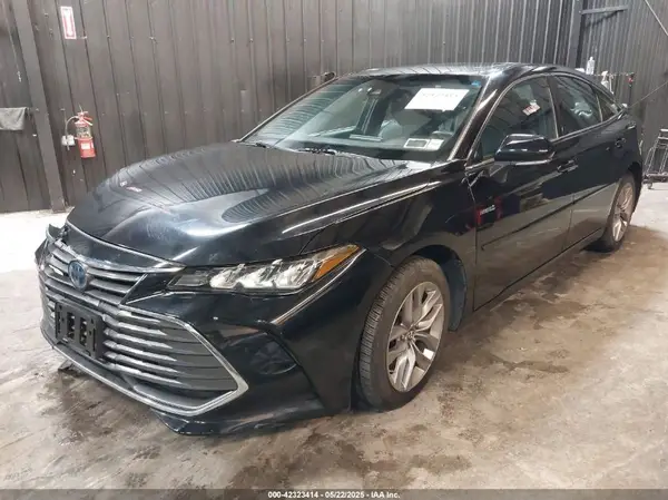 4T1B21FB0KU008639 2019 TOYOTA AVALON - Image 2