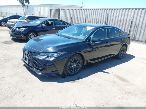 4T1B21FB2KU008240 2019 TOYOTA AVALON - Image 2