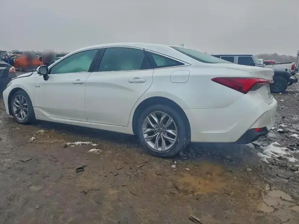 4T1B21FB7KU009724 2019 TOYOTA AVALON - Image 2