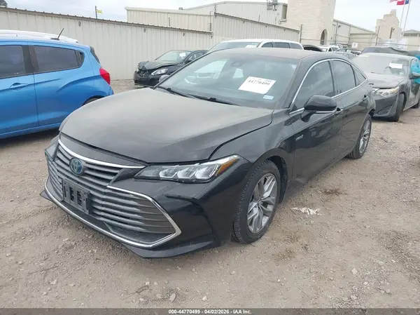4T1B21FB8KU004807 2019 TOYOTA AVALON - Image 2