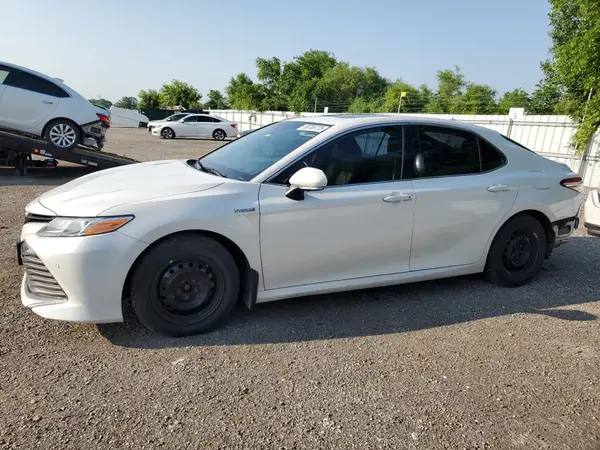 4T1B21HK0JU004165 2018 TOYOTA CAMRY - Image 1